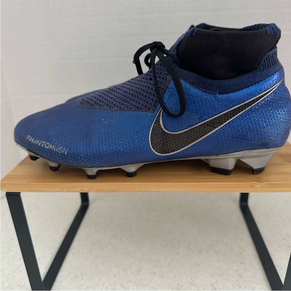 Nike Blue Soccer Cleats. Originally worth $275. Phantom vision 1 elite